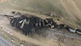 preview picture of video 'BNSF Coal Train Derailment at Hudson, CO'