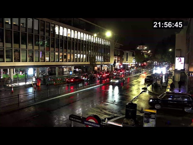 ノッティング・ヒル・ゲート駅前
