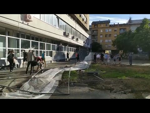 Pančevo: Građani srušili ogradu, ne daju park