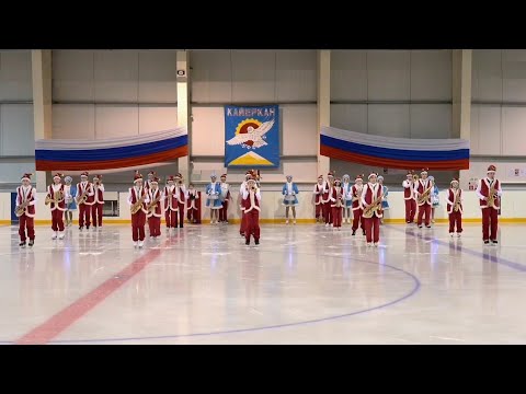 Новогодняя, выступление BrassBanda.