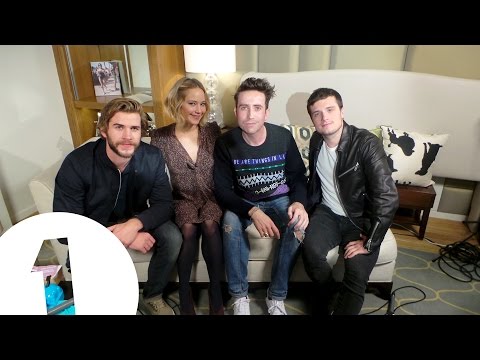 Jennifer Lawrence, Josh Hutcherson & Liam Hemsworth play Hungry Hippos