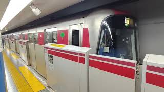 【発車】新宿駅を都営大江戸線12600形六本木・大門方面行きが発車　ミニ１３０２