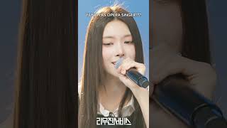 Download lagu THERE'S NO WAY WE'RE HEARING YUNAH SINGING LIKE THAT! SHE'S SO GOOD 😭#illit #yunah #leemujinservice mp3