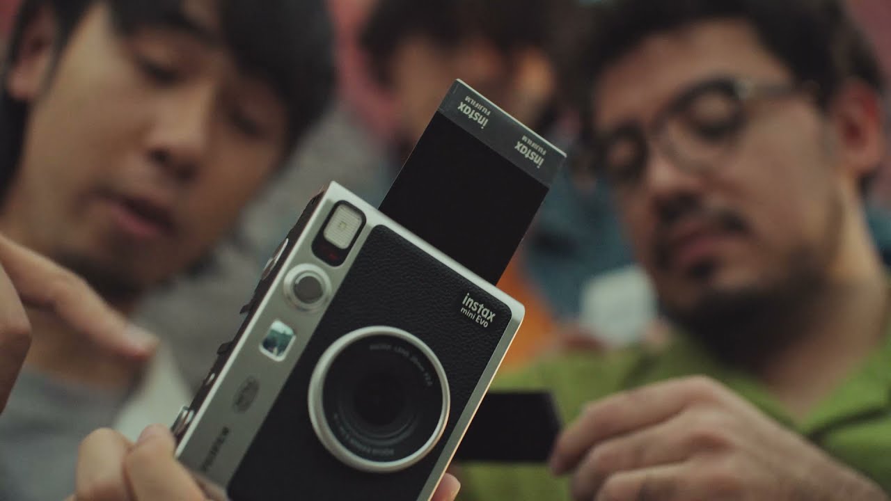 instax mini Evo 宣傳影片 | FUJIFILM