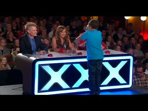 Dakota charmar juryn på nära håll - Talang (TV4)