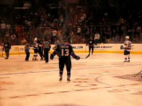 Hockey Fight Kings vs. Sharks