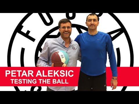 Petar Aleksic teste le SKILLTheBall