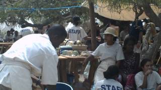 preview picture of video 'Anakao/Tulear :Madagascar:bivouac d'une course de bateaux malgaches'