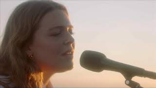 Maggie Rogers Performs &quot;Back In My Body&quot; at the Democratic National Convention