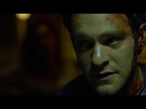 Claire encuentra a Daredevil herido - DAREDEVIL 1X02
