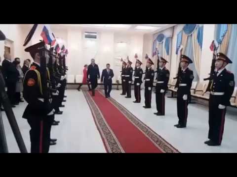 Видеофакт: Красная дорожка и торжественный марш. Как встречают премьера Владимира Солодова в Чурапче Видеофакт: Красная дорожка и торжественный марш. Как встречают премьера Владимира Солодова в Чурапче