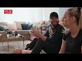 Roy en Michelle leren hoe ze Romi moeten masseren!