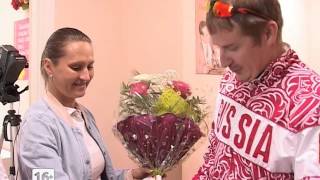 preview picture of video 'Лилию Шобухову вместе с новорожденной выписали из роддома'