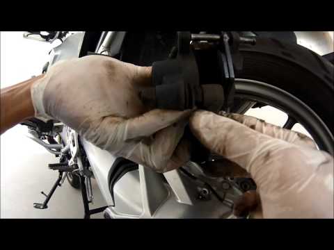 R1200GS Watercooled 2013. DIY Rear Brake Pad Change. EBC FA209/2.