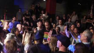 Michael Franti - We are all earthlings - Live in Paris -