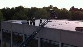 preview picture of video 'Übung mit Leitern der Feuerwehr Bornheim an der Europaschule'