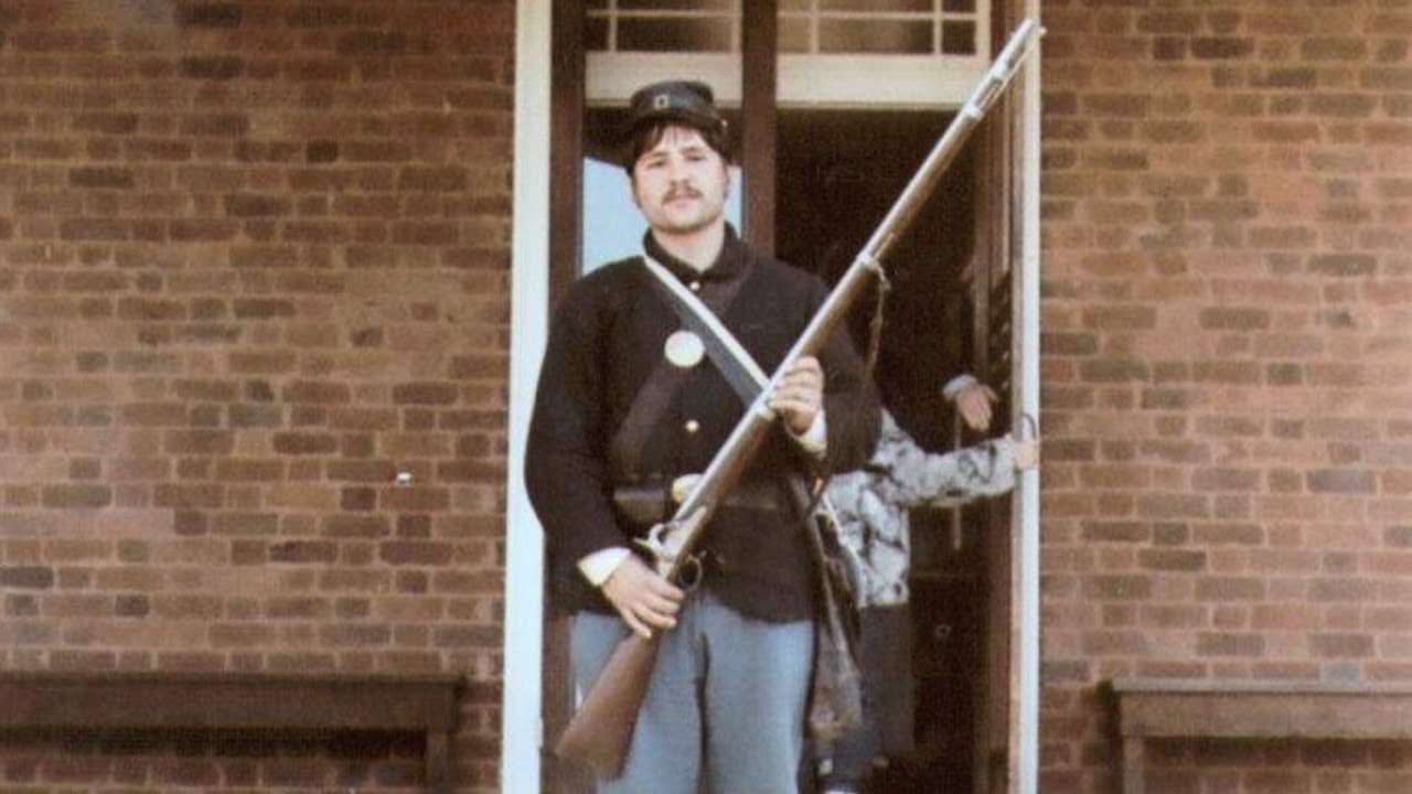 O CURIOSO CASO DE LARRY HALL