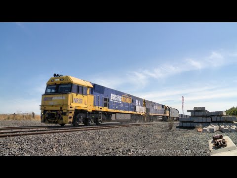 3XM4 Freight Train With Steel Wagons & Shipping Containers (22/2/2023) - PoathTV Australian Railways