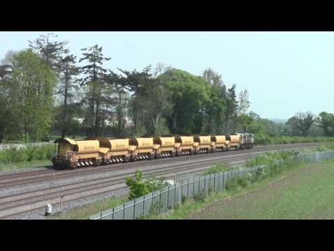 Stacumny Bridge HD-Irish Rail GM 071 class no.072+HOBS Autoballaster wagon set passes on transfer