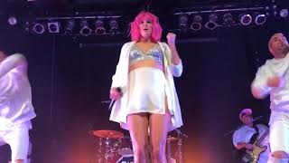 Betty Who - Human Touch (Live Toronto)