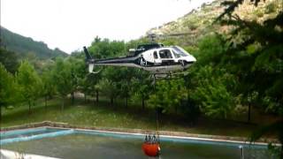 preview picture of video 'Helicóptero cargando agua en Navalacruz'