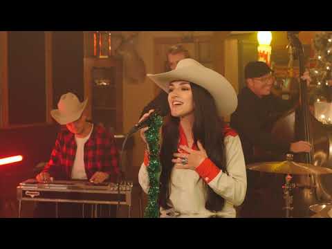 Alexis Wilkins - Old Fashioned Christmas (Official Music Video)