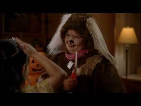 Juanita Helps Grace Take Off The Tiara - Desperate Housewives 7x06 Scene