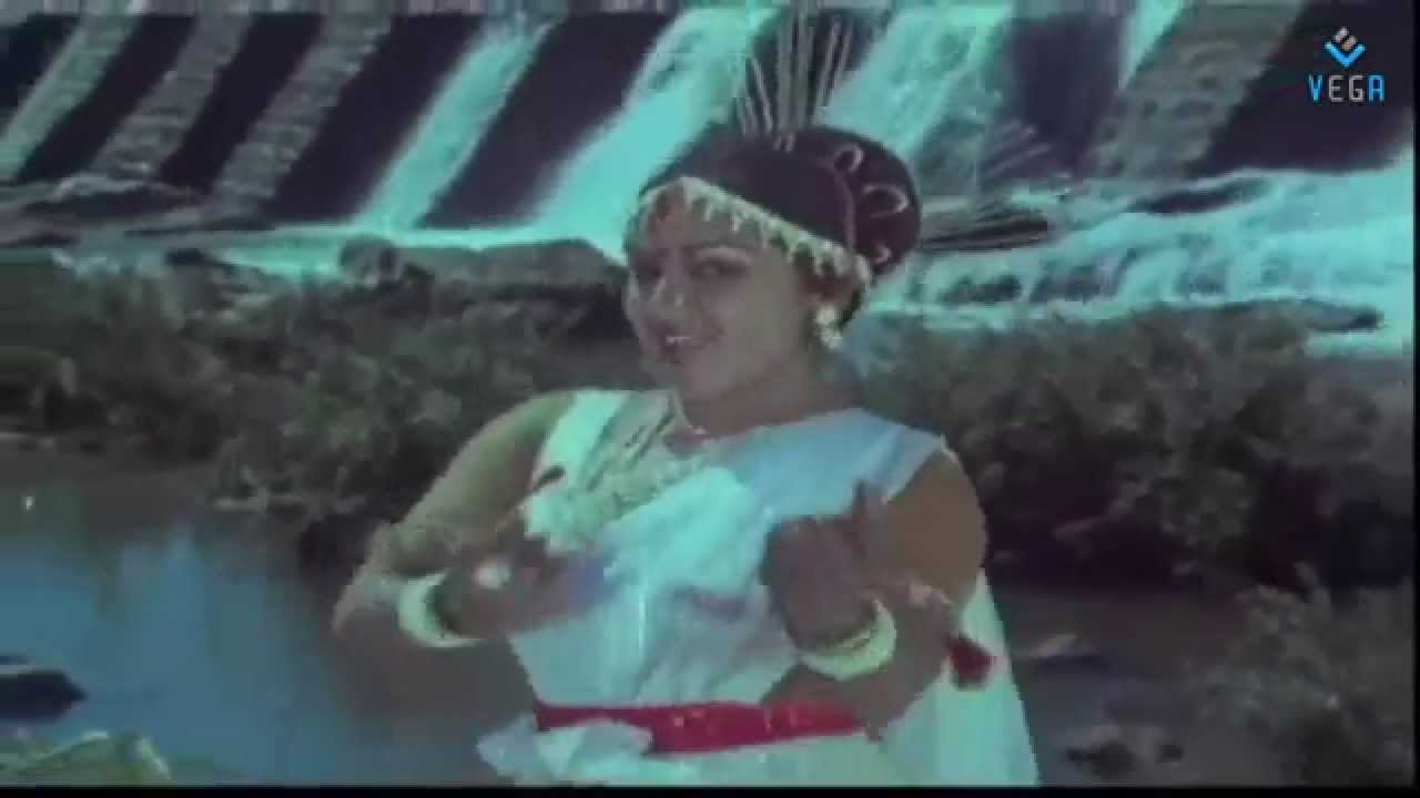 Aathoram Kodi Veedu Song Lyrics | Avan Aval Adhu | Vani Jayaram