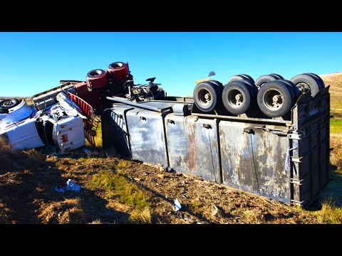 TOP IDIOTS TRUCKS ROLLING OVER | World's Most Terrific Truck Accidents | Big Ships Crash