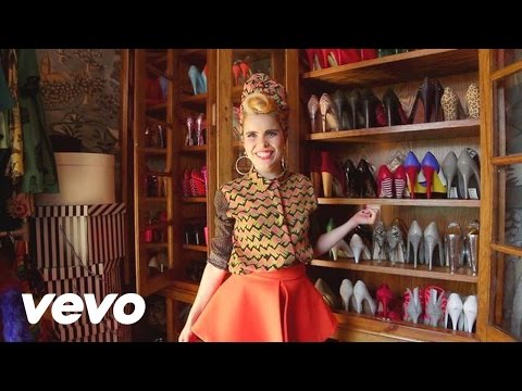 Paloma Faith - Paloma Faith Shows Her Shoes (Vevo LIFT)