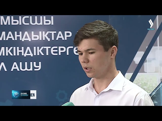 Kazakistanlı öğrenci, okullarda mesleki yönlendirme amacıyla kullanılabilecek eğitim standı geliştirdi