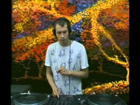 kusasha @ RTS FM Moscow Studio - 14.09.2009: DJ Set + Live drawing