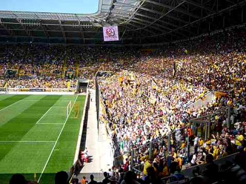 Dynamo Dresden - Ganzes Stadion singt zu Dolly D