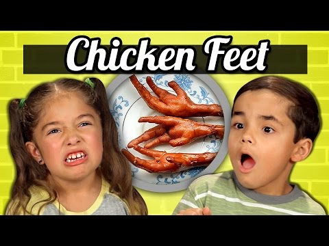 子供 vs. 食べ物 - 鶏の足 (KIDS vs. FOOD - CHICKEN FEET)