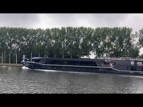 Solara rivier cruiseschip, ten hoogte van Hogewey, Weesp