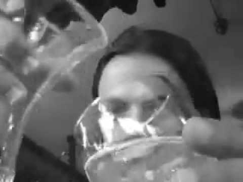 Lalcolismo femminile è detto lasciano per aspettare in linea Avrei solo il tè o kvass la moglie 3 volte al giorno