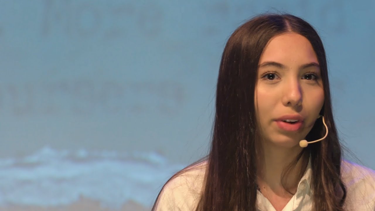 Entre páginas e mundos | Manuela Alves Da Silva | TEDxPortoSeguroSchool