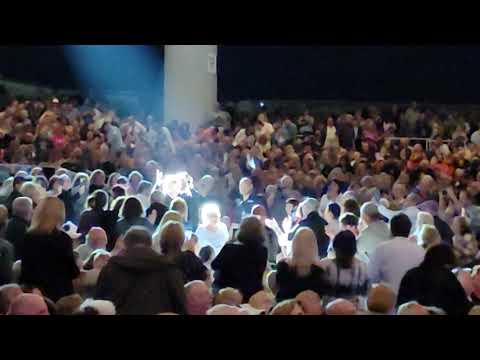 HERMAN'S HERMITS STARRING PETER NOONE - Can't You Hear My Heartbeat? - Live PNC