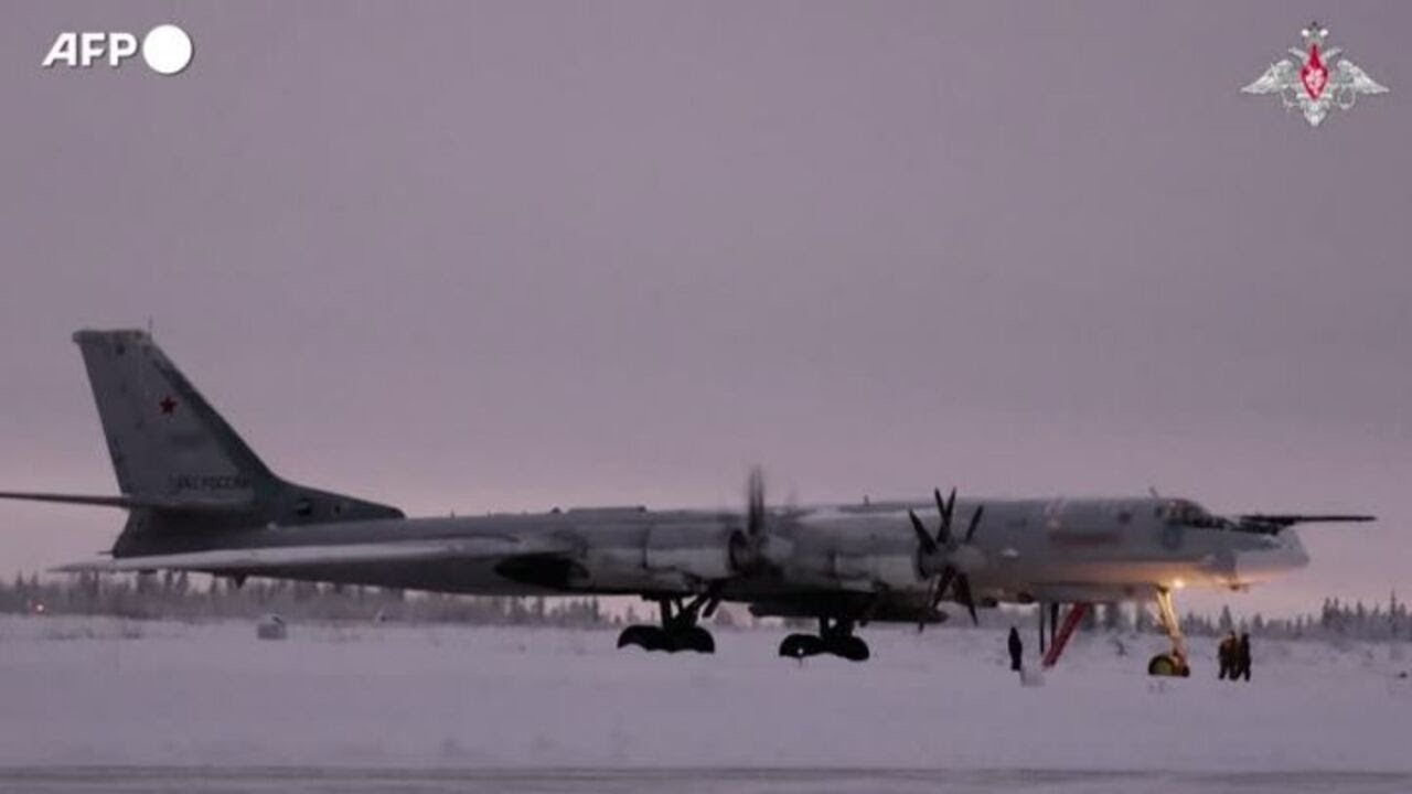 Bombardieri russi sorvolano i mari di Barents e Norvegia
