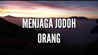 Download lagu STORY WA #MENJAGA JODOH ORANG mp3