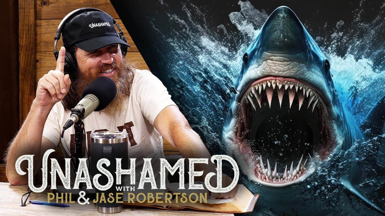 Ep 695 | Jase’s Incredible Catch Draws a Beachside Crowd & the Annual Robertson Family Vacation