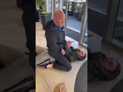 Man tried to rob a BJJ Black Belt in Auckland, NZ 🇳🇿