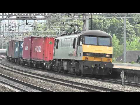 Freighliner Class 90 90048 - Rugeley Trent Valley - Friday 29th April 2011