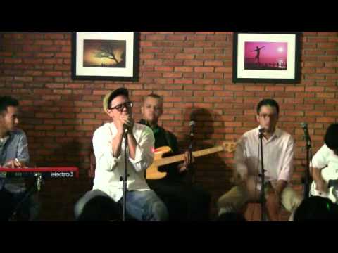 Twentyfirst Night - Wonderwall @ Breakfasting with Organic