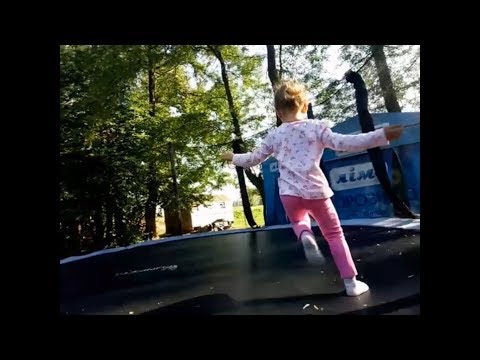 Ева покоряет батуты / Eva conquers trampolines