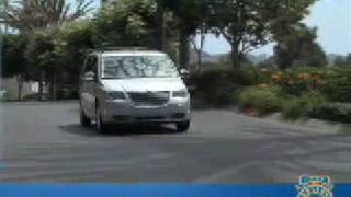 2008 Chrysler Town & Country Review - Kelley Blue Book