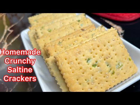 How To Make The Most DELICIOUS HOMEMADE CRUNCHY SALTINE CRACKERS