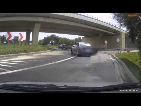 Niebezpieczna zabawa kierowcy Citroena