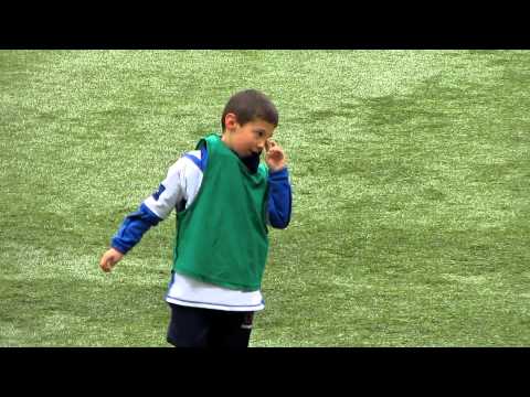 el meu fill l'Adrià xuta i Gol amb l'equip de "Qatar" a la Lliga a l'escola formativa del CE Europa