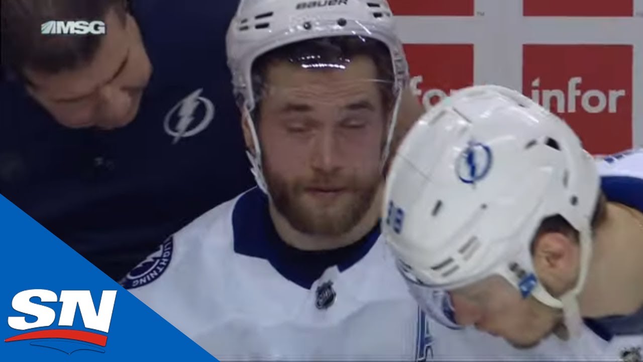 Vidéo: Victor Hedman COMMOTIONNÉ par l'ARBITRE!!!!!